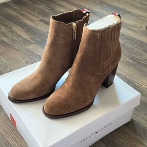 Tommy Hilfiger size 6.5 brown suede ankle boot.